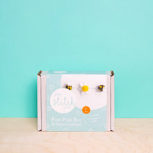 Load image into Gallery viewer, Pom Pom Bee &amp; Daisy Garland Craft Kit
