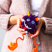 Load image into Gallery viewer, Alien Friends Pom Pom Craft Kit
